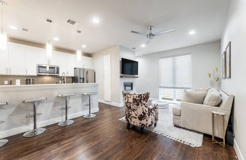 Knox - Henderson House | Modern Luxury Townhome downtown