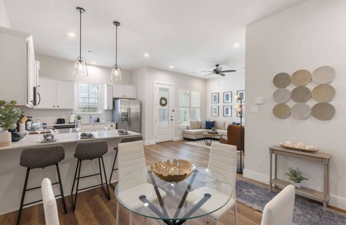 Magnolia House | Modern Magnolia Cottage | Pool & Gym Access