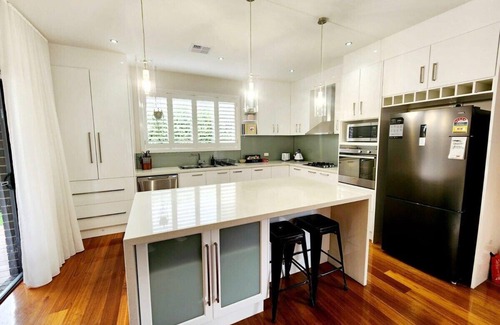 St. Albans House | Modern Masterpiece Beautiful St Albans 4BR Home