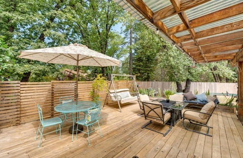 Meadow Vista House | Modern Meadow Vista Vacation Home with Spacious Deck