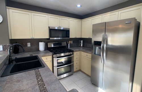 Portland House | Modern Meets Vintage - 3Bed/2.5Bath in Bethany