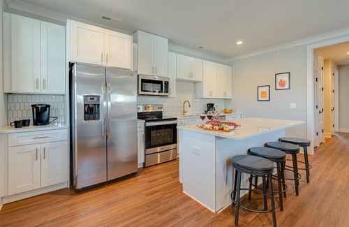 Historic Waverly House | Modern Melrose-Sleeps 8- Mins to downtown Broadway