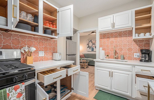 Valparaiso Apartment | Modern Midtown Apartment 1M; Downtown Fun!