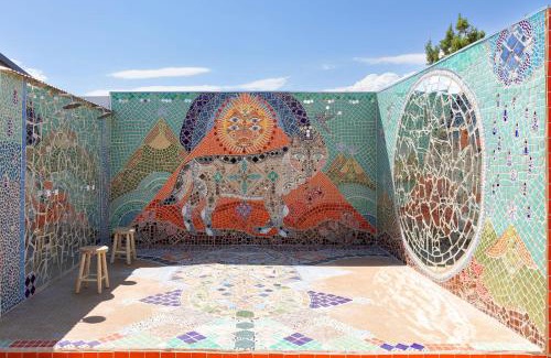 Yucca Valley House | Modern Mosaics- Joshua Tree Chef Home On Hill Spa