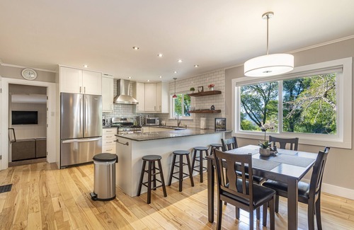 Yosemite Forks House | Modern Mountain home close to Yosemite S. entrance & Bass Lake.