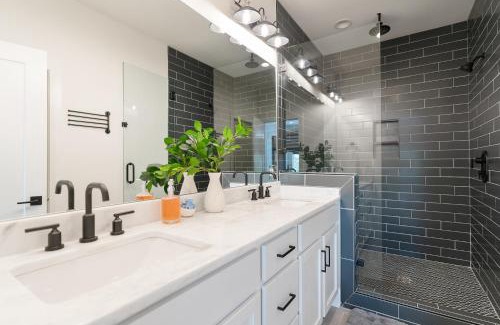 Hadley - Washington Apartment | Modern Music City Terrace Getaway