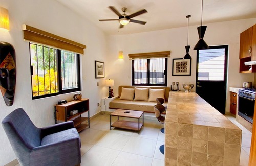 San Antonio Tlayacapan House | Modern 1 Bedroom Guesthouse - Walk to everything - 1 Night Rate Available