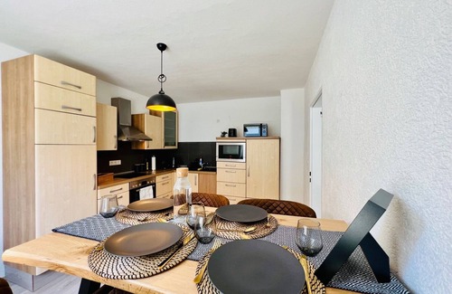 Staffelstein Apartment | Modern, near thermal spring, office, kitchen, parking spot