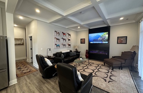 Jeffersonville House | Modern New 3bd/3.5ba Close To Everything!