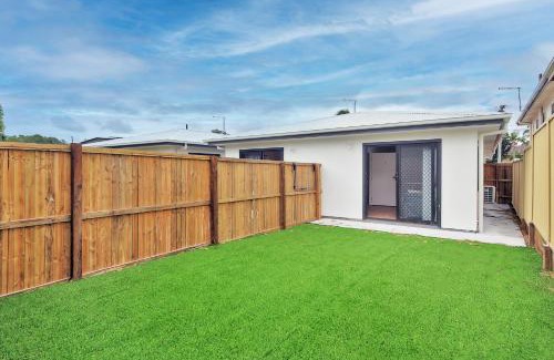 Kuraby House | Modern New-Build Cozy Home Studio with Free Parking