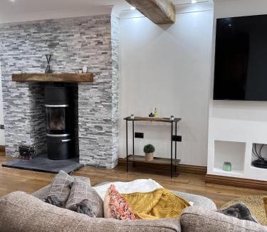 Waunlwyd House | Modern Newly Renovated 3 Story House in Ebbw Vale