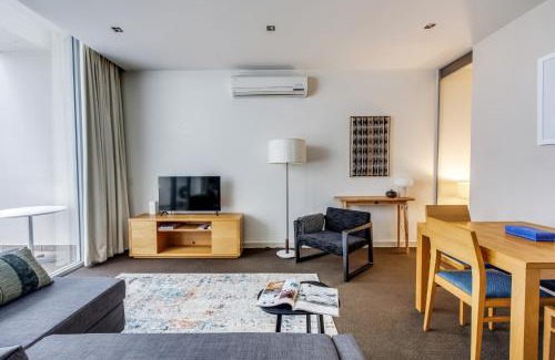 South Yarra Apartment | Modern Nomads South Yarra 1BR Large Outdoor Space Near Station