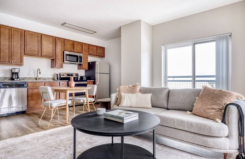 North Bethesda Apartment | Modern North Bethesda 2BR w/W/D, Pool & Gym, nr Metro, by Blueground