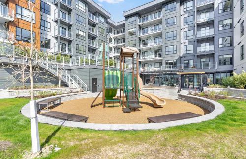 District of North Vancouver Apartment | Modern North Shore Nest with Balcony