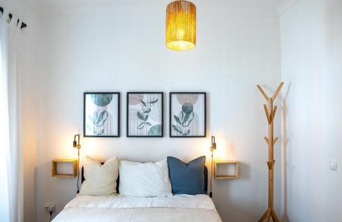 Vila do Bispo Apartment | Modern Old Town House with Sunny Terrace