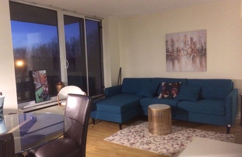 Hull Condo | Modern one bedroom condo sleep 4!
