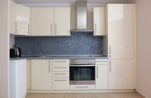 Gospostina Apartment | Modern one bedroom, just steps away from Old Town and sea