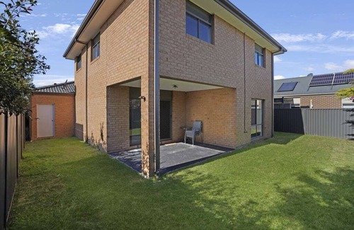 Pakenham House | Modern Pakenham Family Home near Lakeside