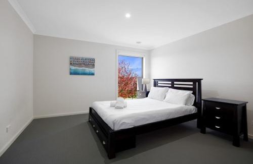 Pakenham House | Modern Pakenham Family Home near Lakeside