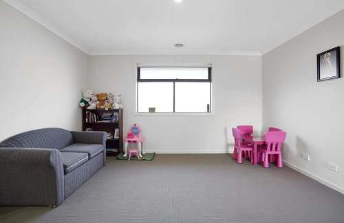 Pakenham House | Modern Pakenham Family Home near Lakeside