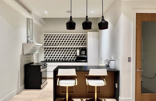 Shaughnessy House | Modern Private Basement Suite in Vancouver with Free Parking