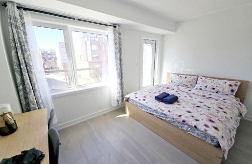 Downsview House | Modern Private Room Private Bathroom with King Bed with TV and Optional Balcony 10 minutes to Rogers Stadium Midtown Downtown Toronto