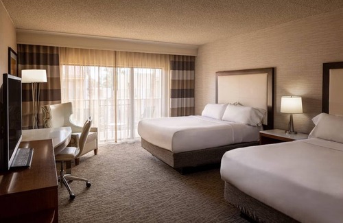 Downtown Resort | Modern Queen Comfort! 2 Units w/Fitness Center + Free Parking!