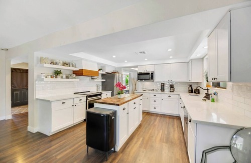Rancho Oakey House | Modern Ranch 7 Bedroom House close to strip