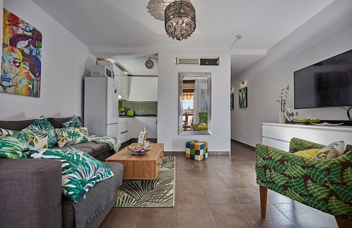 Playa del Ingles Apartment | Modern, renoveted, 150m Yumbo, 600m sandy beach. Wi-Fi Free. Fully equipped.