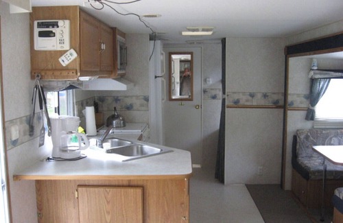 Cloyne House | Modern Rental Trailer at Bon Echo Family Campground (The Prowler)