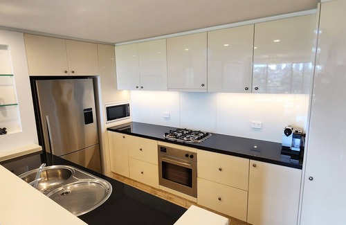 Rushcutters Bay Apartment | Modern Resort Style Apartment in Exclusive 'Marina One'. Views, Pools & Parking