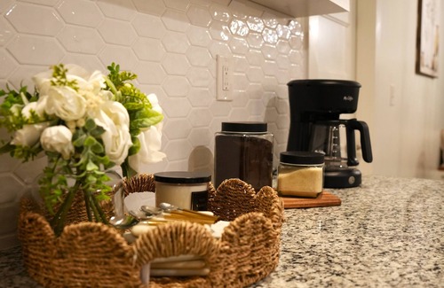 Gresham Park House | Modern-Retreat-Attlanta house/4bedrooms/petfriendly