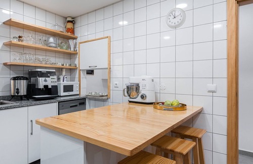 Nelas Apartment | Modern retreat in natural Mangualde splendor
