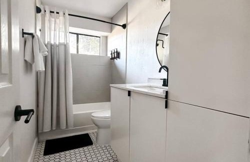 Greenslopes At Lake Creek House | Modern Retreat Near Downtown Round Rock