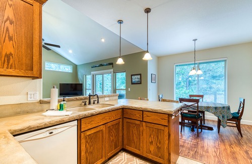 Sisters House | Modern riverfront home w/a private hot tub & gas fireplace in a quiet community