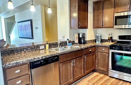 Hailey House | Modern Rustic 3 Bedroom with Pool and Hot tub
