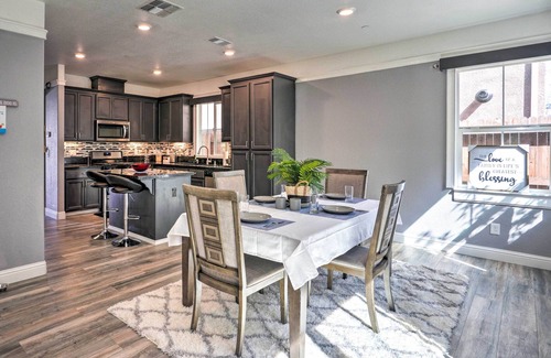 Southwestern Sacramento House | Modern Sacramento House ~ 12 Mi to Downtown!