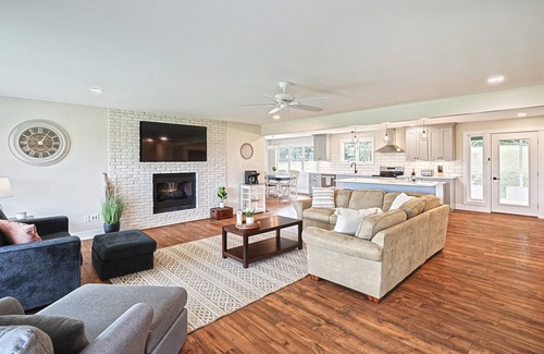 Aspers House | Modern, secluded home on an apple orchard with mountain views near Gettysburg