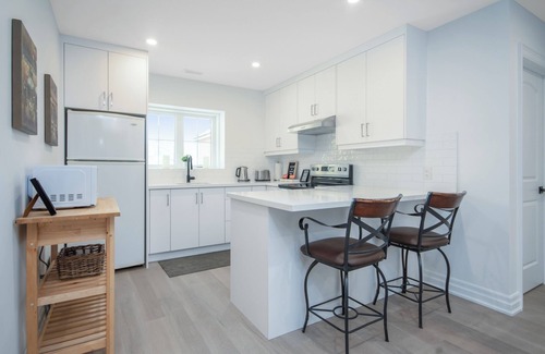 Georgetown Apartment | Modern, Self Contained Suite with Private Entrance, free parking and WIFI