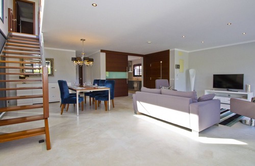 Pedruscada House | Modern semi-detached house in quiet residential area - 200 m to the sea (promenade)