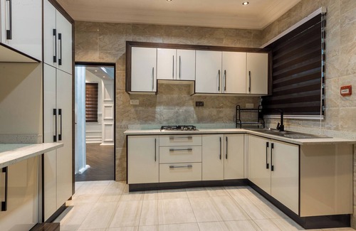Tesano House | Modern Serenity: 3-Bedroom Haven Surrounded by Nature and Space