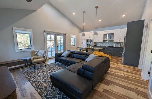 Oakley House | Modern Serenity Retreat Near Biltmore Estate - Where Luxury Meets Sustainability