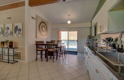 Roselawn Finance Apartment | Modern spacious 2-BR apartment/just minutes from downtown!