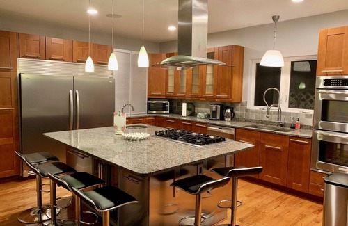 East Somerville Apartment | MODERN Spacious 4bed 2bath HARVARD MIT BOS Cambridge Somerville walk everywhere!