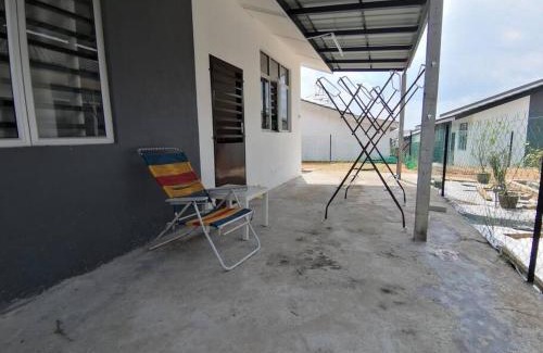 Gambang House | MODERN , SPACIOUS GAMBANG UMP 18 Guest House