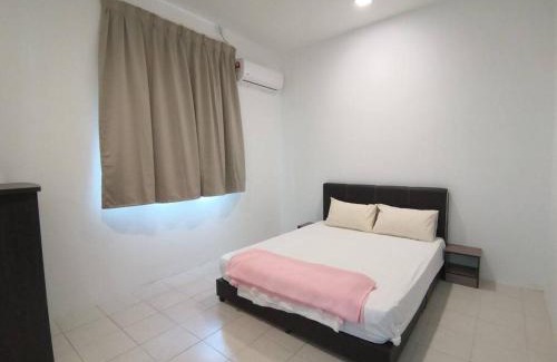 Gambang House | MODERN , SPACIOUS GAMBANG UMP 18 Guest House