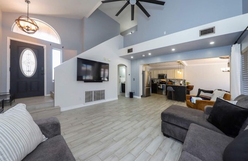 Rita Ranch House | Modern, Spacious Oasis w/Pool!