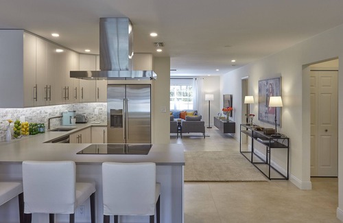 Deerfield Beach Apartment | Modern & Spacious Luxury Apartment – Steps to the Beach