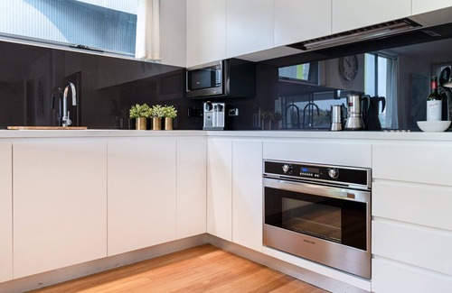 Randwick Apartment | Modern & Spacious, Walk to Coogee Beach