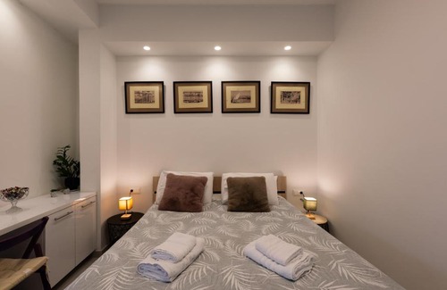 Platia Viktorias Apartment | Modern studio apartment B